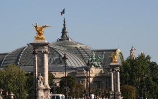 other museum-like building w. gold statuary