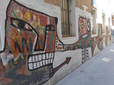 grafitti of faces