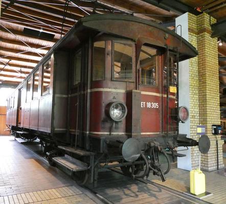 Early 1900s streetcar