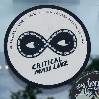 Critical Mass Linz - bike chain in infinity symbol with eyes looking toward right