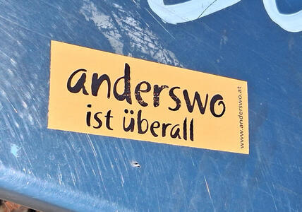 Sticker with text: anderswo ist überall