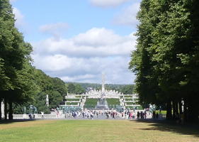 entrance to vigeland entrance to vigeland