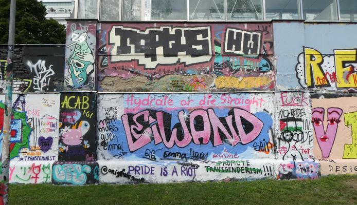 Graffiti including “Hydrate or die Straight”