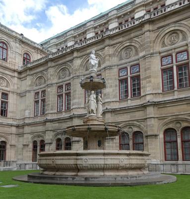 Large fountain at side of Vienna Opera House