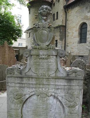 Large headstone with a head of lion sculpture on top