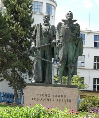 Statues of Tycho Brahe and Johannes Kepler. One of them is holding an astronomical instrument.