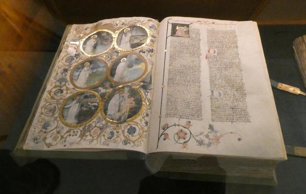 Illuminated manuscript with six pictures of Jesus on left page.