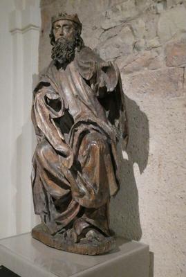 Statue of man in king’s crown. The statue’s hands have broken off